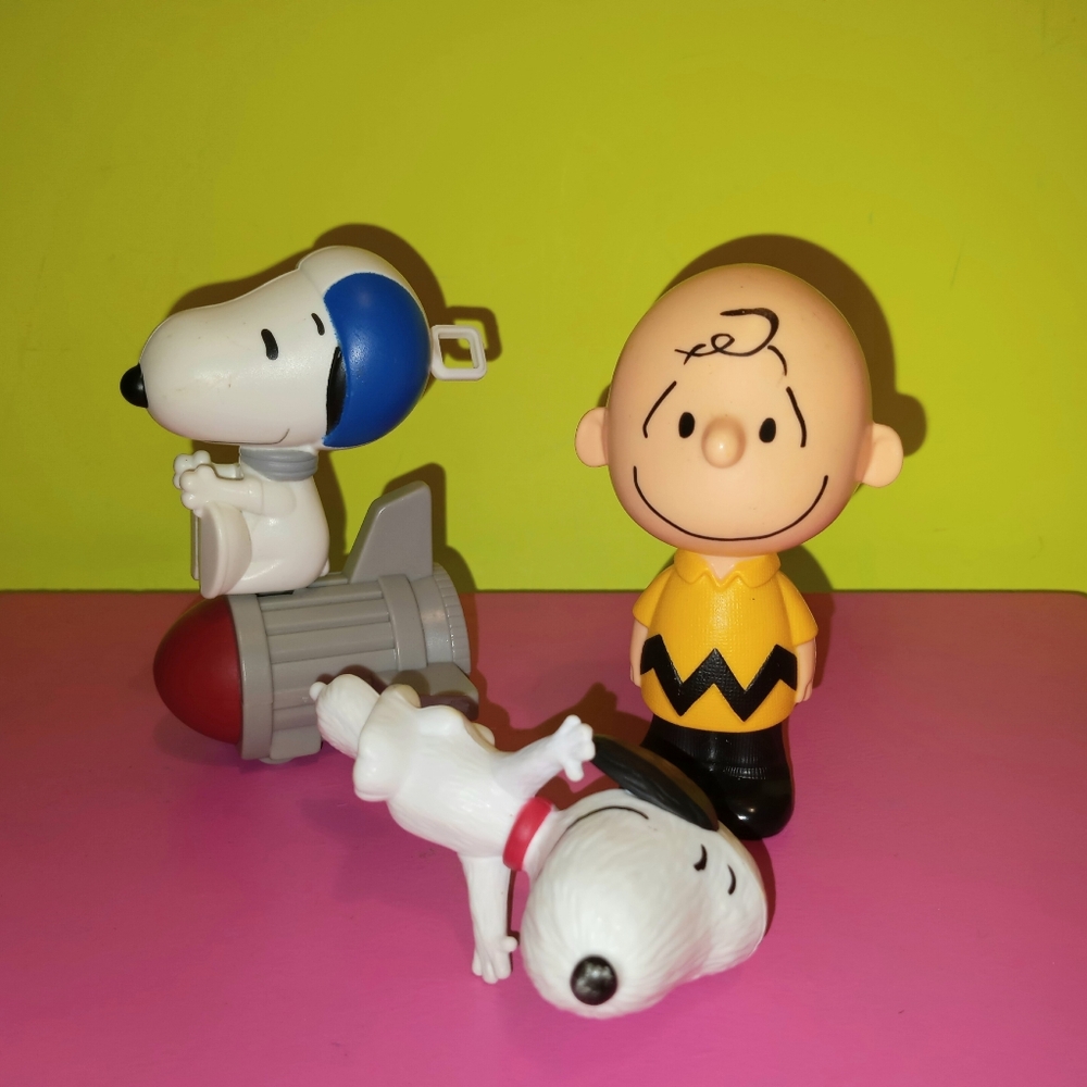 Peanuts Charlie Brown Snoopy & Woodstock Mcds toys